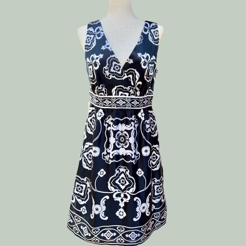 White House Black Market Silk Damask Medallion V-Neck Dress Black White 10